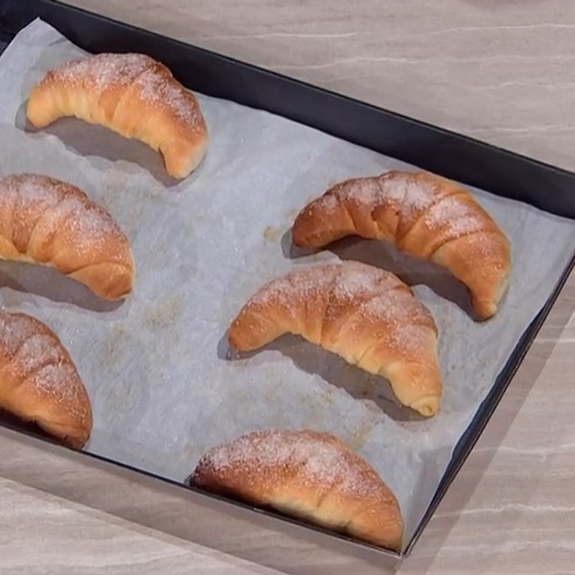 É sempre mezzogiorno | Ricetta cornetti fatti in casa di Fulvio Marino