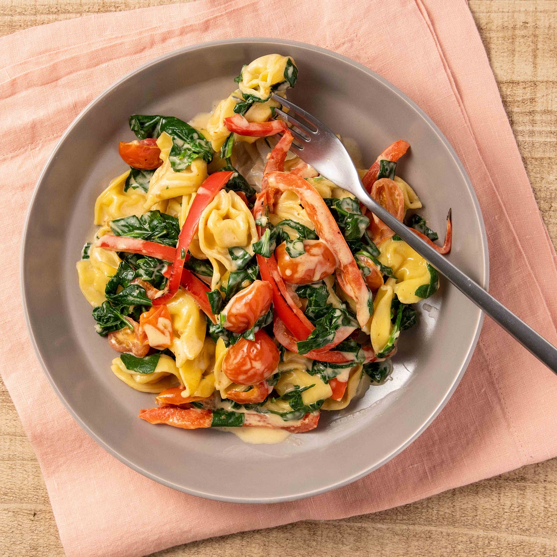 Tomato Parmesan Tortellini with spinach and red bell pepper