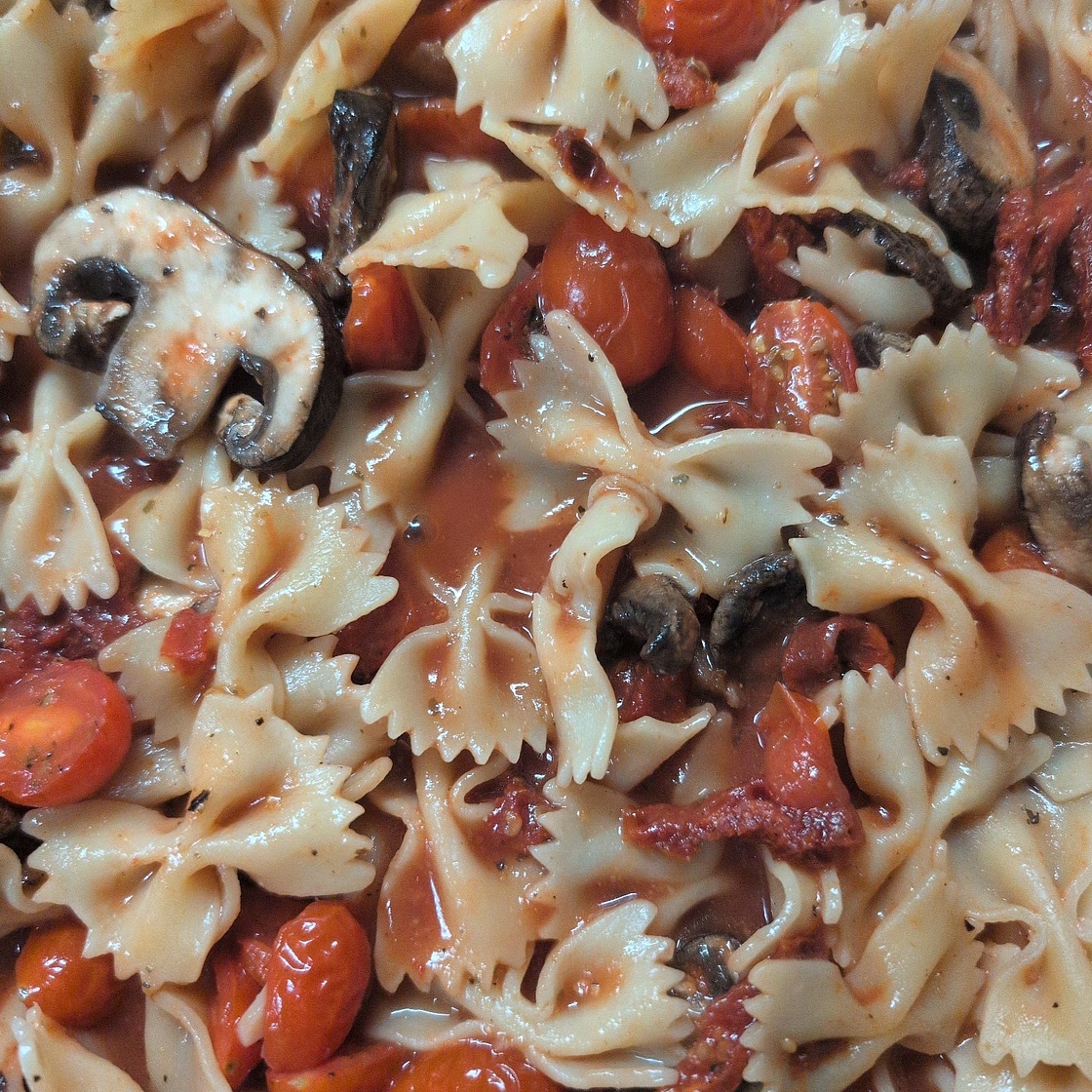 Roasted tomato pasta with mushrooms