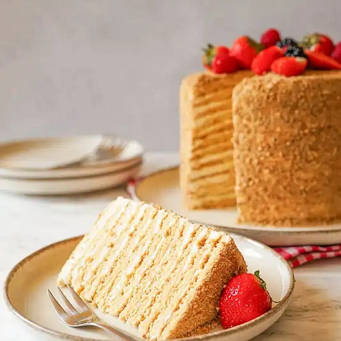 Medovyj slojnyj – geschichtete Honigtorte (nach Mamas Rezept)