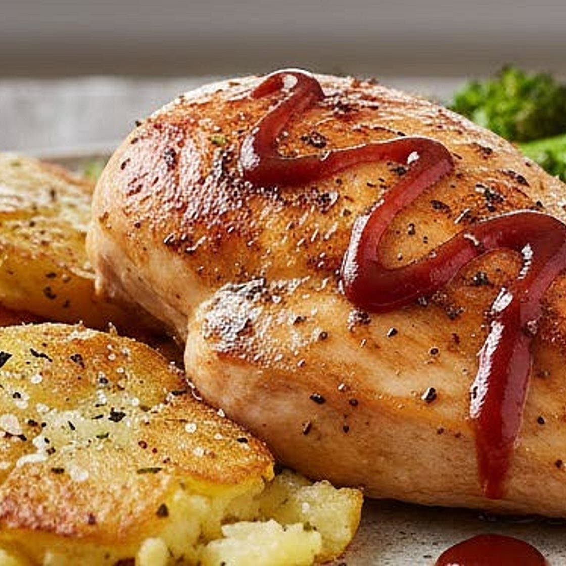 Pollo asado con papas aplastadas