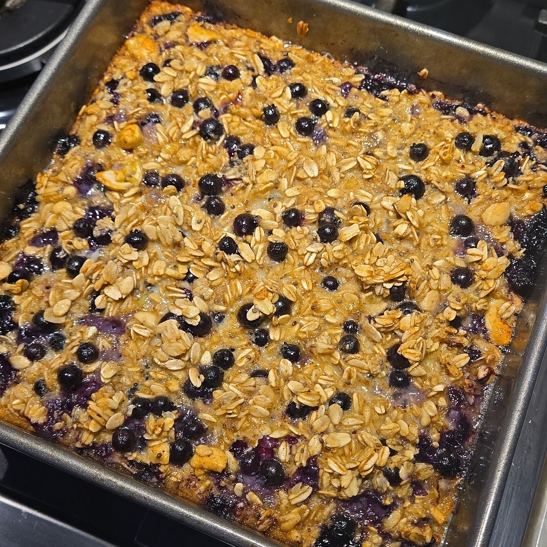 Healthy Blueberry Baked Oatmeal (Gluten-free)