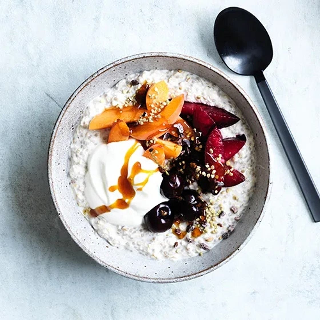 Chia-oat Bircher bowl