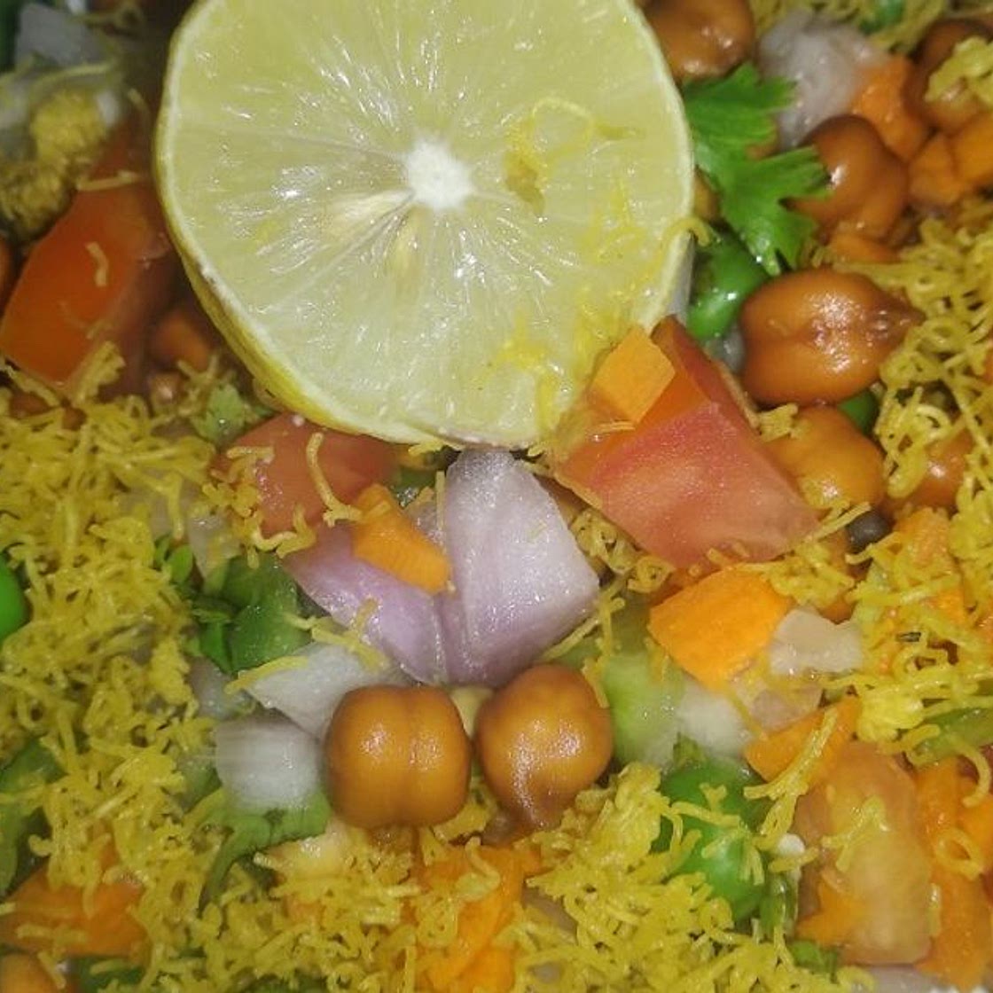 टमाटर गाजर की चाट (tamatar gajar ki chaat recipe in Hindi)