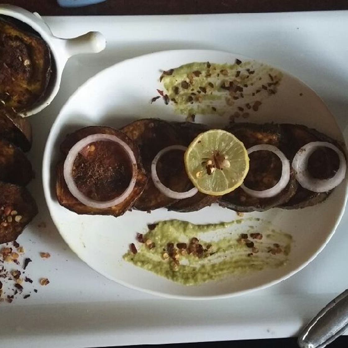 बेक्ड बेगून भाजा (Baked begun bhaja recipe in Hindi)