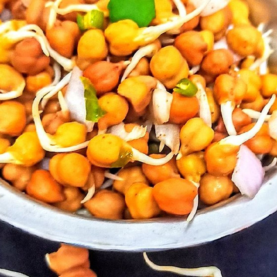 अंकुरित चने का सलाद (Ankurit chane ka salad recipe in Hindi)