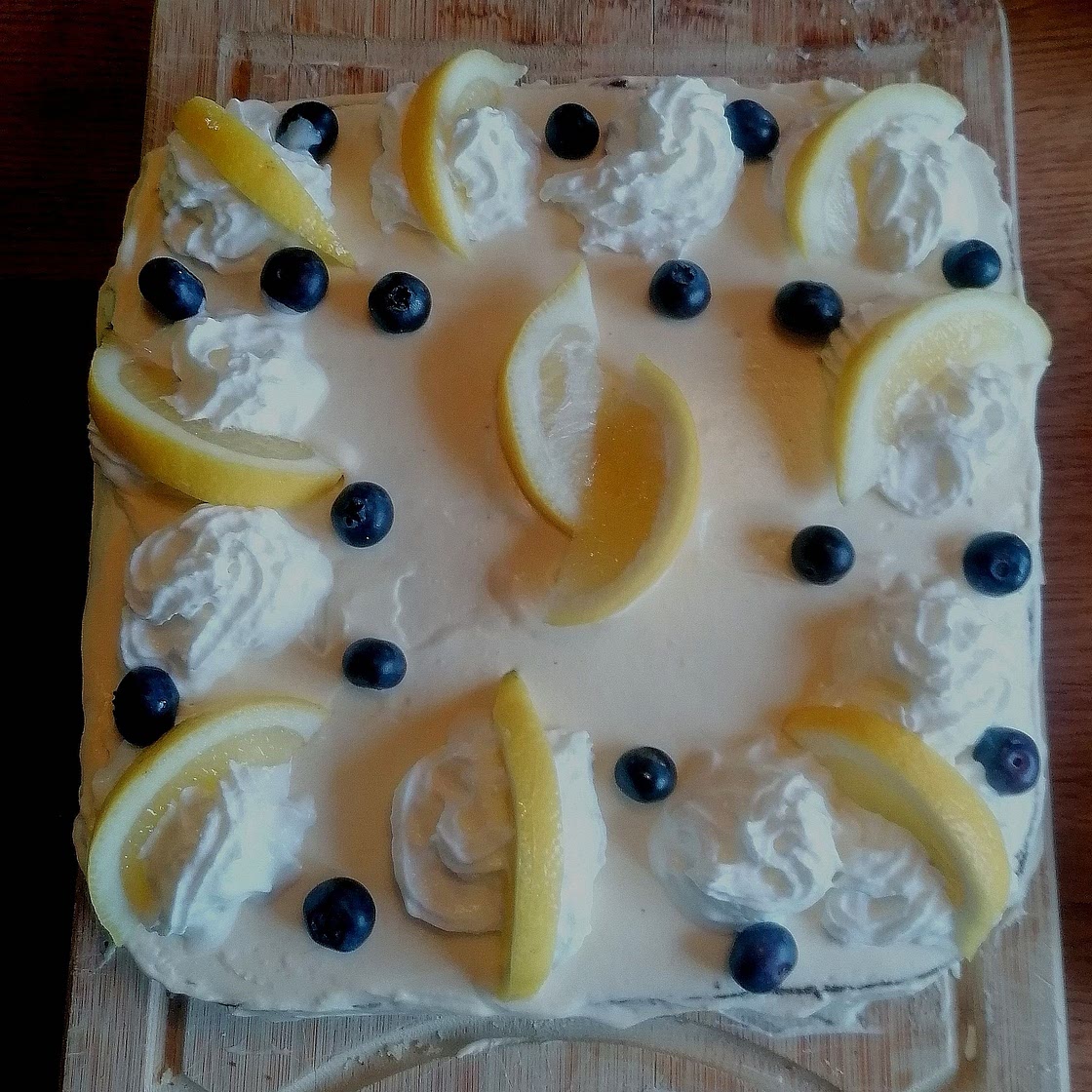 Lemon Cake w/ Lemon Curd and Mascarpone Whipped cream 🍋