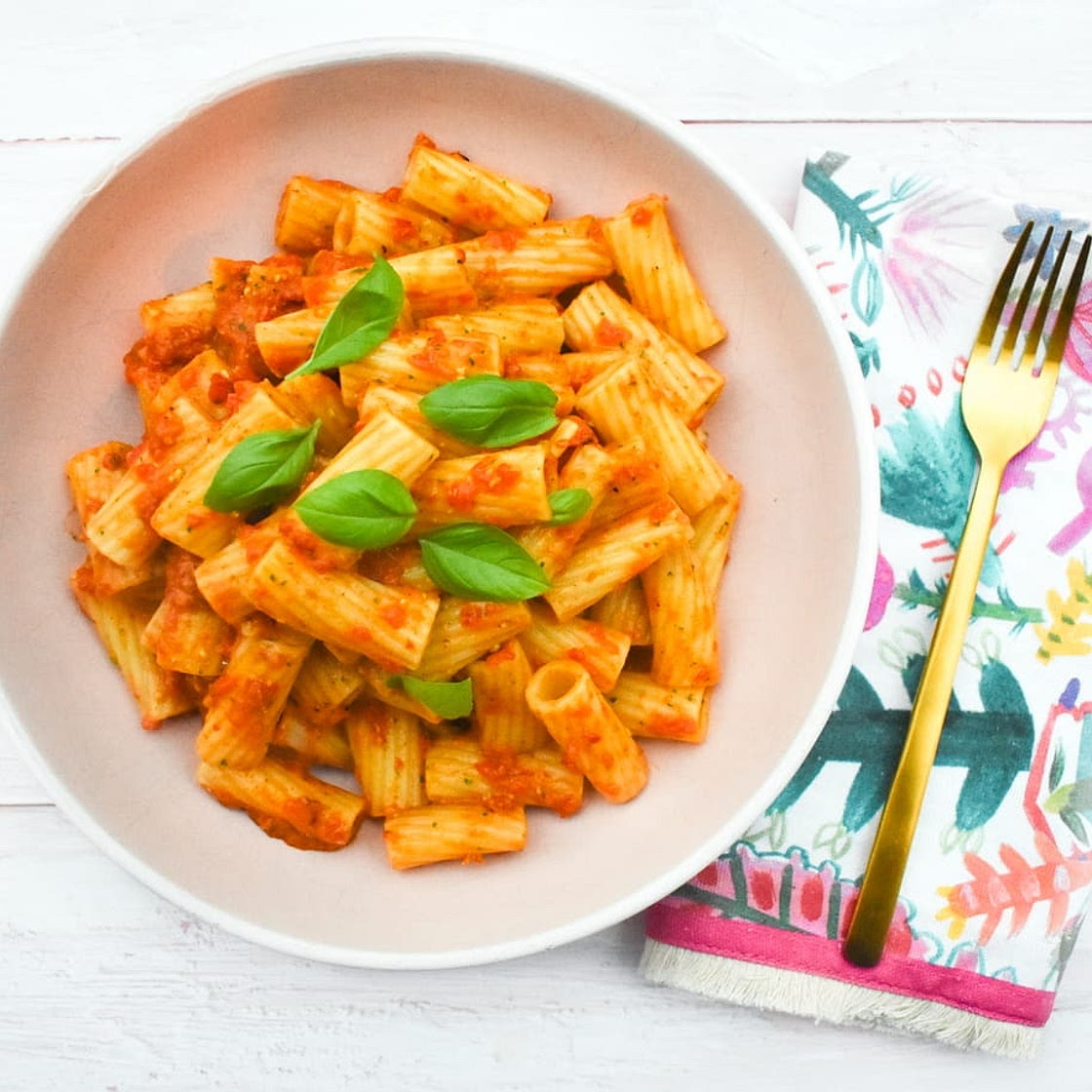 Easy Avocado & Roasted Red Pepper Pasta Sauce