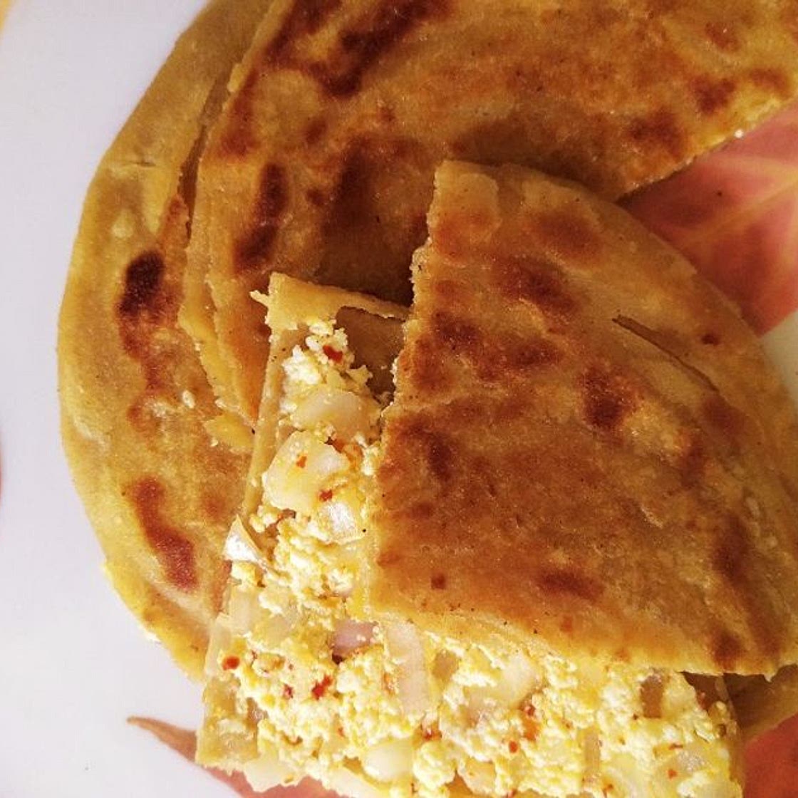 पनीर प्याज़ का पराठा (paneer pyaz ka paratha recipe in Hindi)