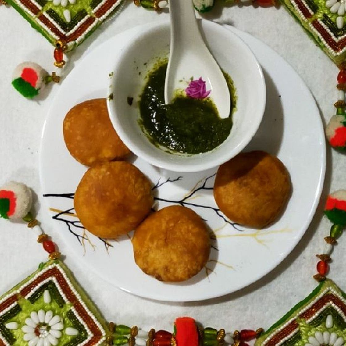स्पेशल उड़द दाल कचौड़ी (Udad Dal Kachori Recipe In Hindi)