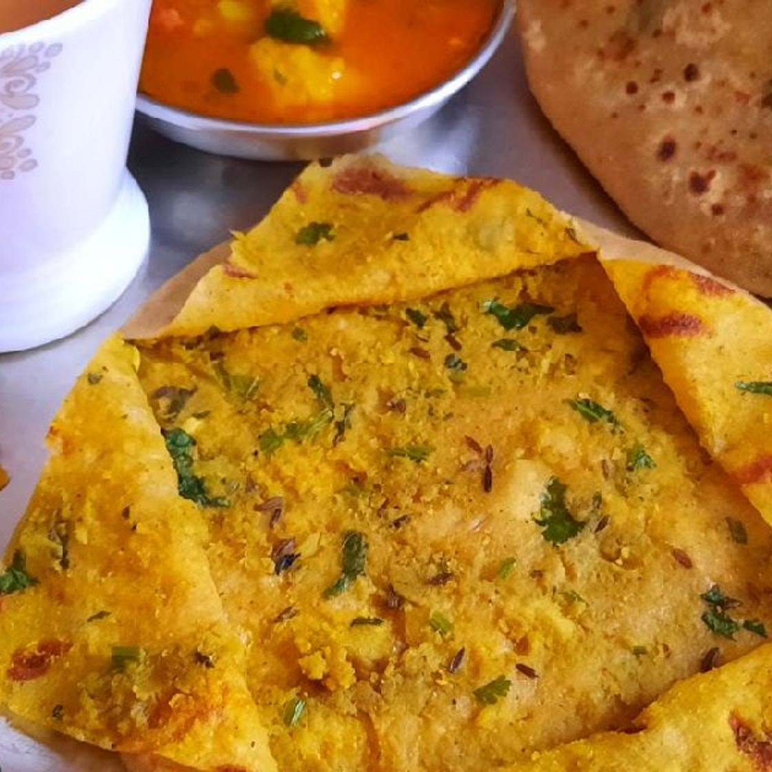 लेफ़्ट ओवर दाल भरी पूरी (dal bhari puri recipe in hindi)