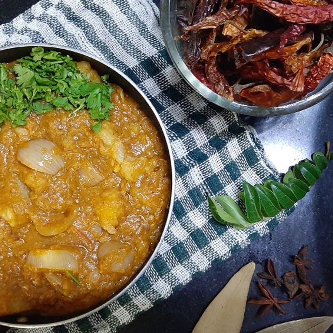 आलू प्याज़ की सब्ज़ी (aloo pyaz ki sabzi recipe in Hindi)