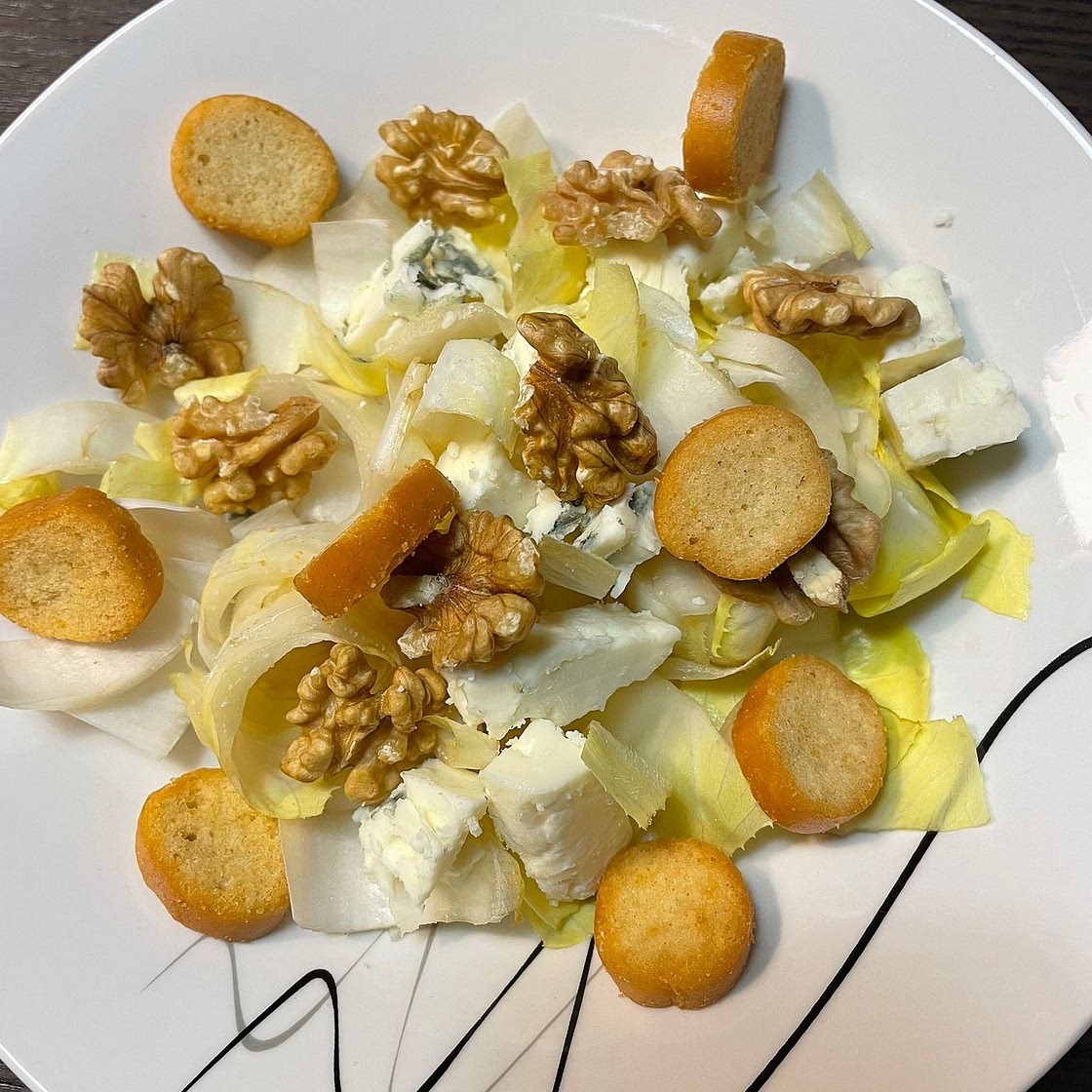 Salade d’endive, noix et roquefort