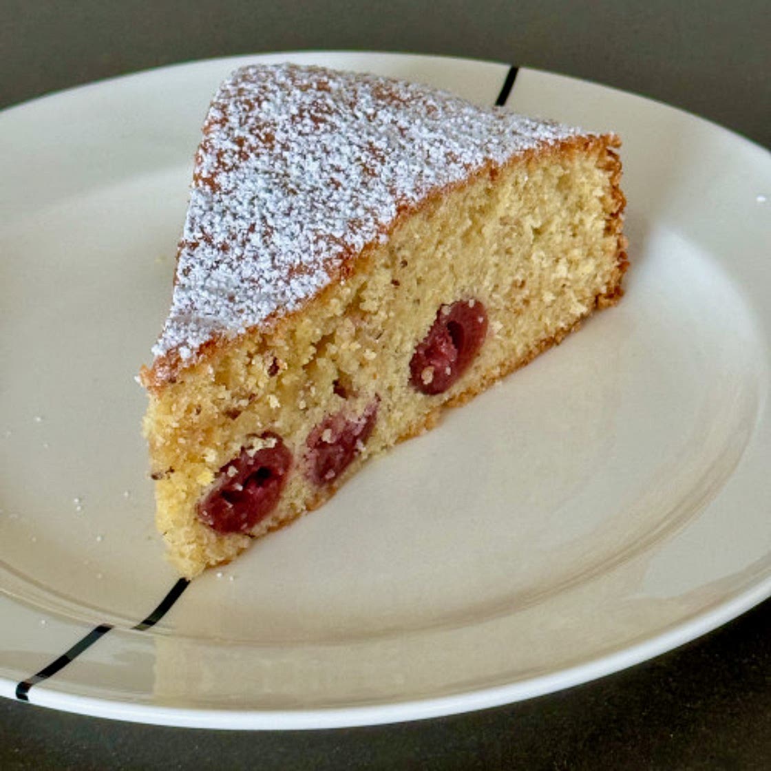 Hazelnut-cherry cake