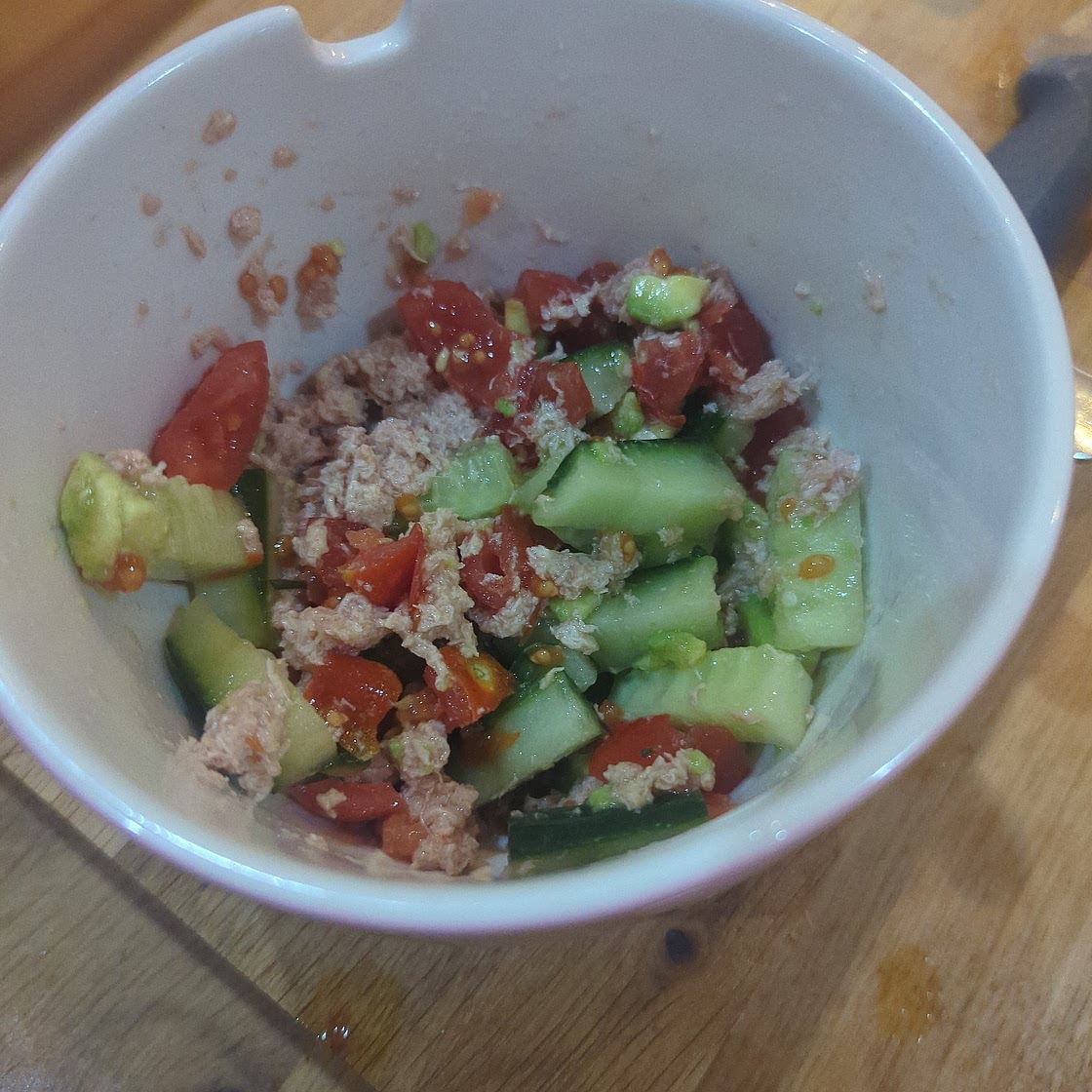 Tuna snack salad