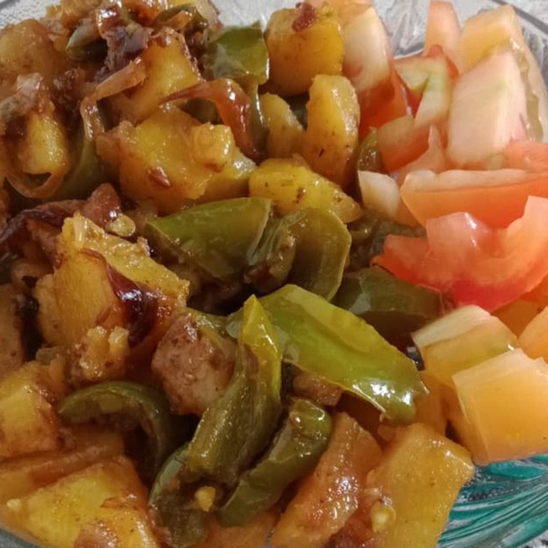 आलू शिमला मिर्च (Aloo Shimla mirch recipe in Hindi)