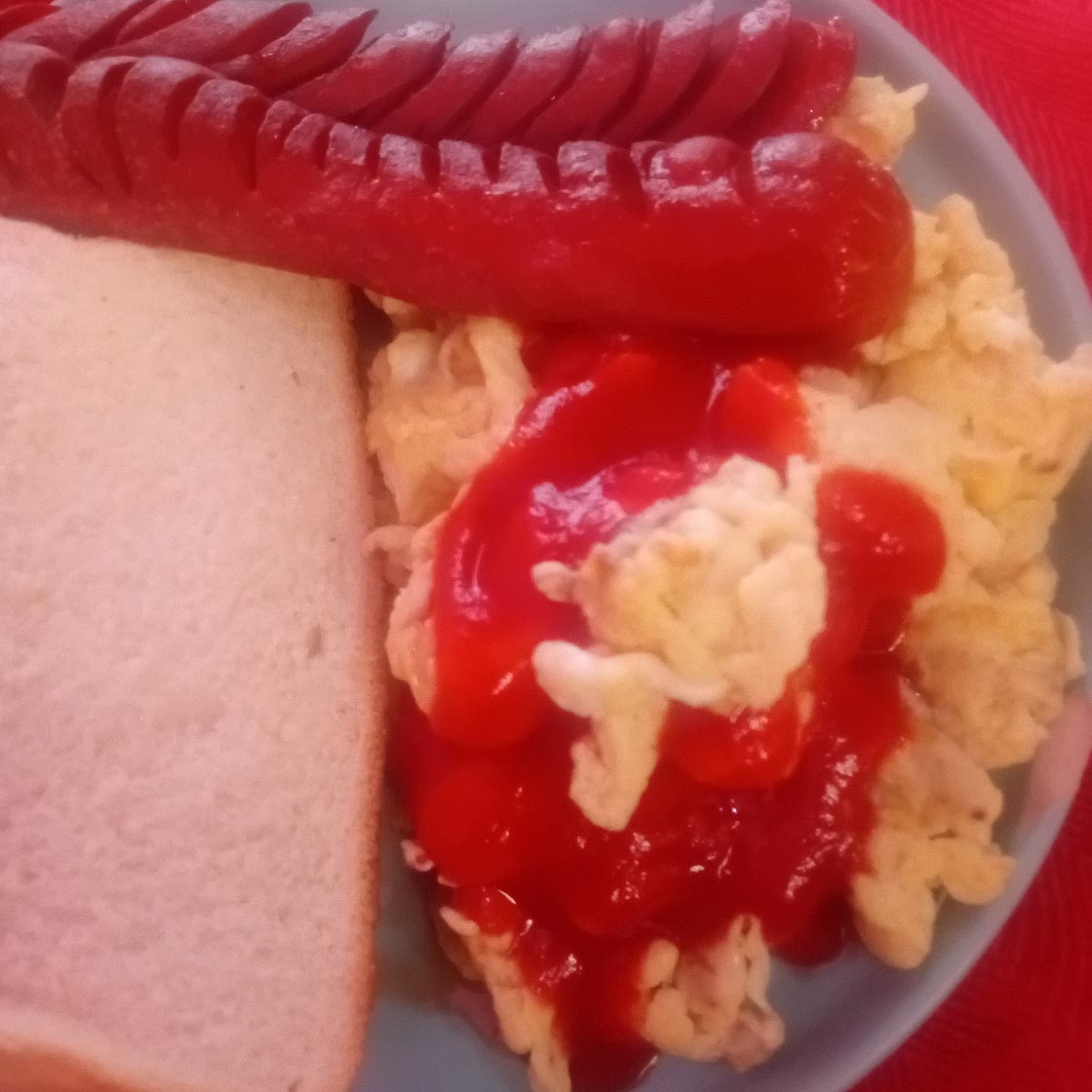 How to Make Fluffy Moist Scrambled Eggs