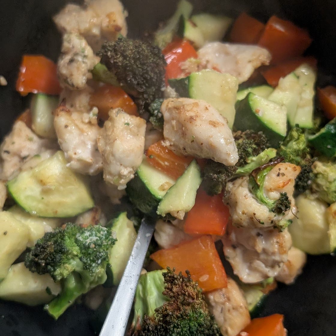 Healthy Air Fryer Chicken and Veggies (20 Minute!)