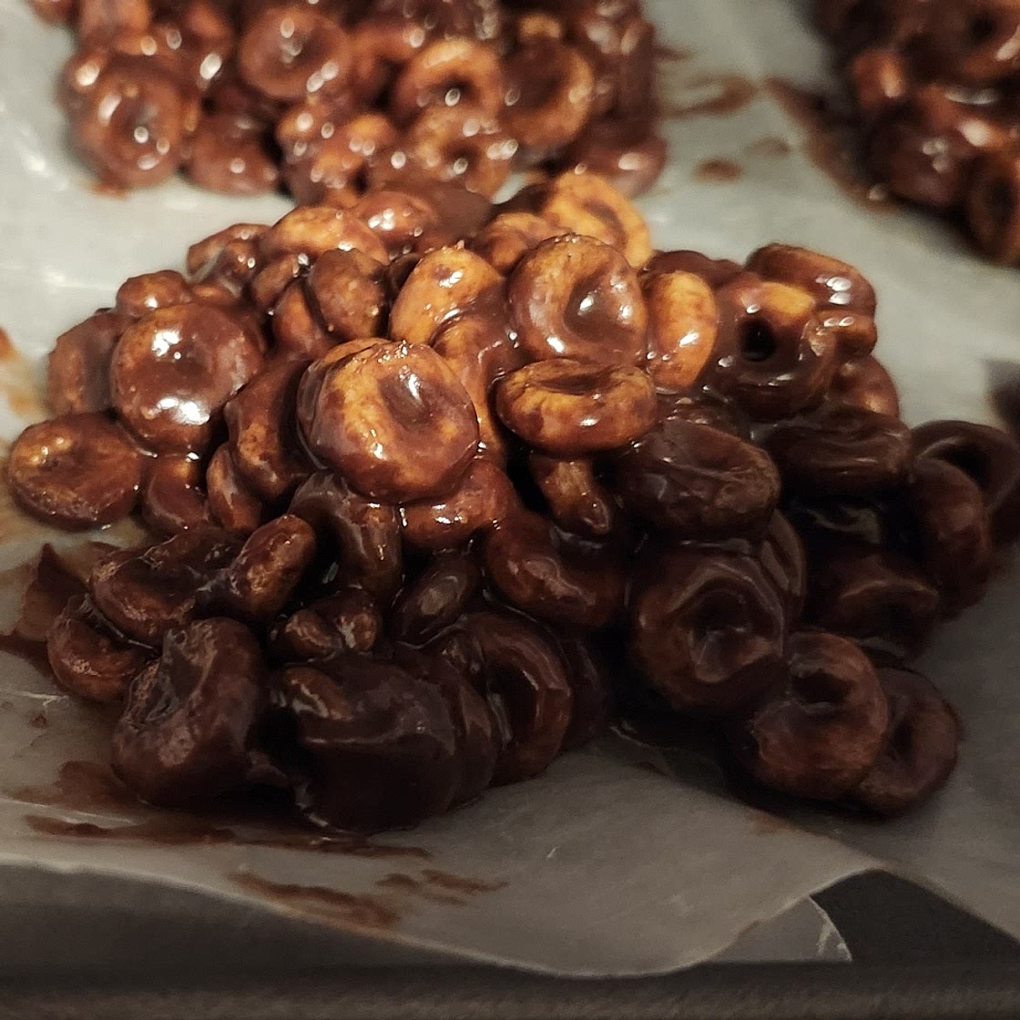 CHOCOLATE CHEERIO CLUSTERS