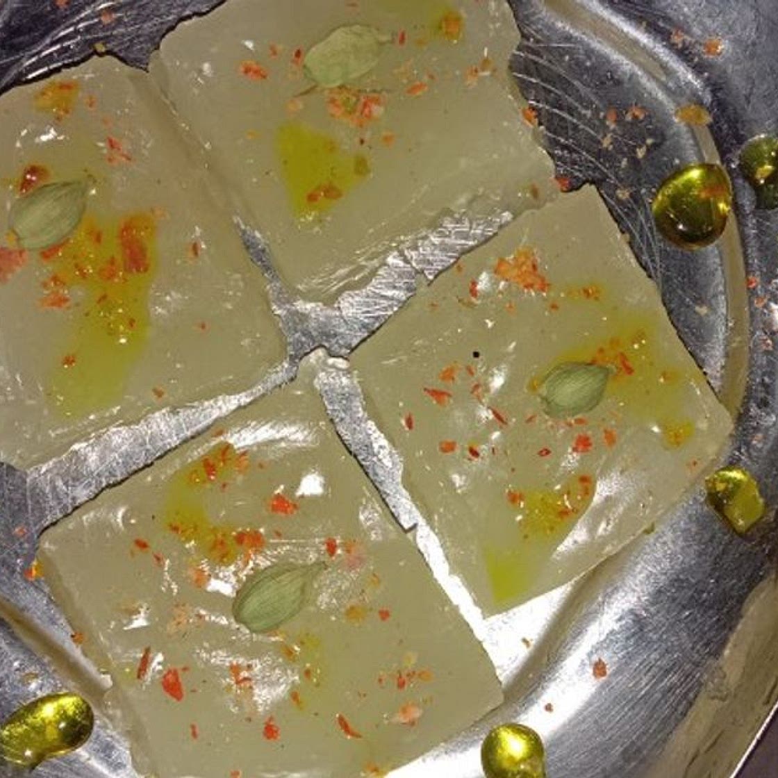 बॉम्बे ड्राई हलवा (bombay dry halwa recipe in Hindi)