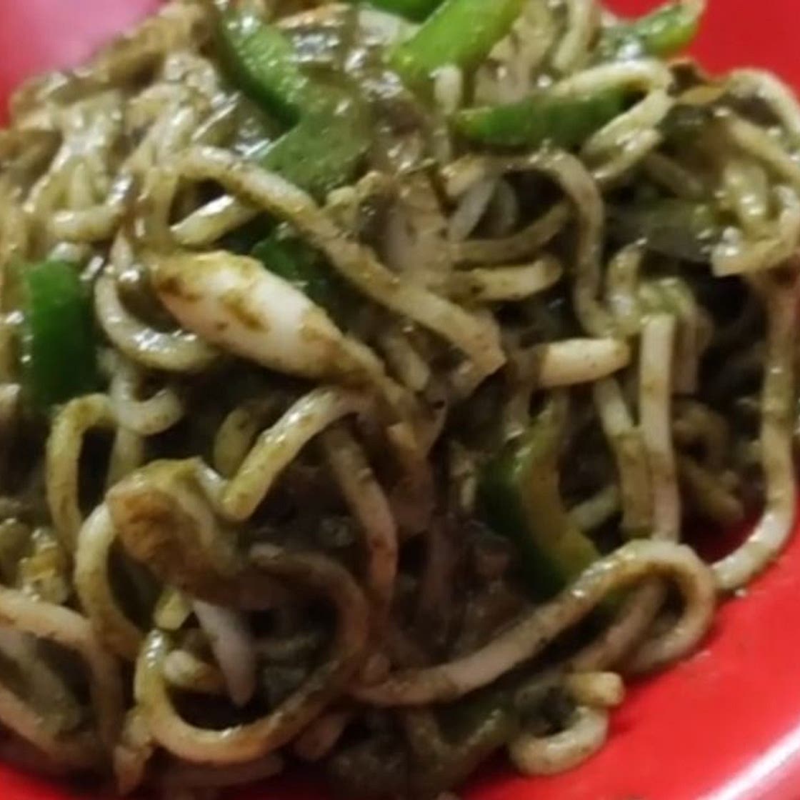 पालक न्यूडल्स (Spinach Noodles Recipe In Gujarati)