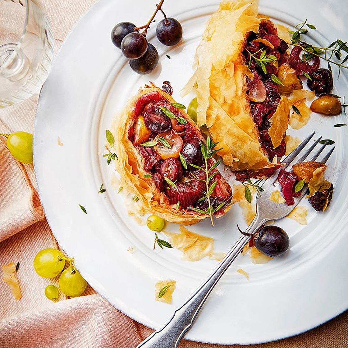 Strudel au raisin et aux oignons rouges
