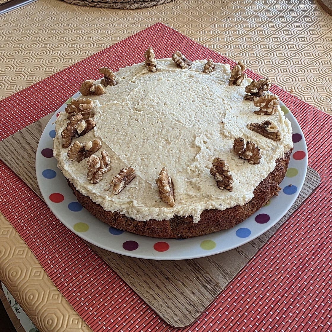 Vegan cream cheese frosting (2 ways)