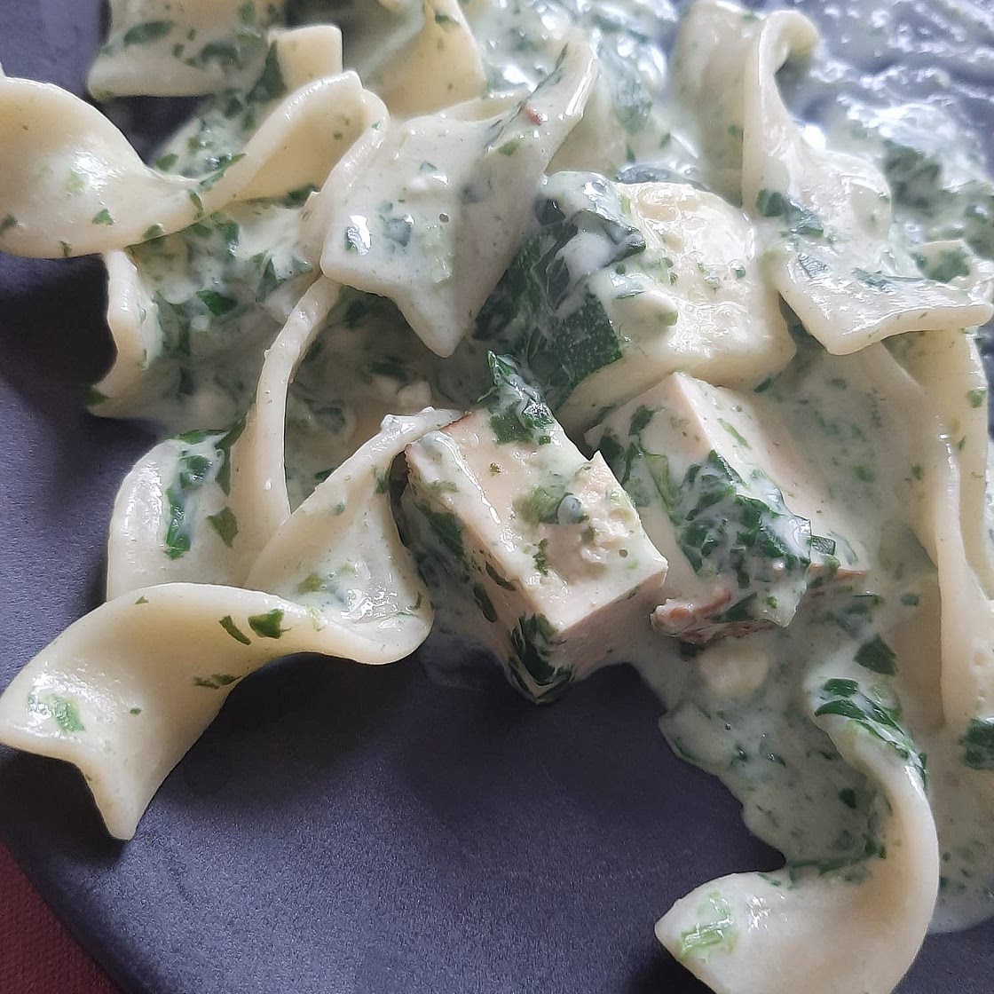 Nudeln mit Spinat Sahne Sauce