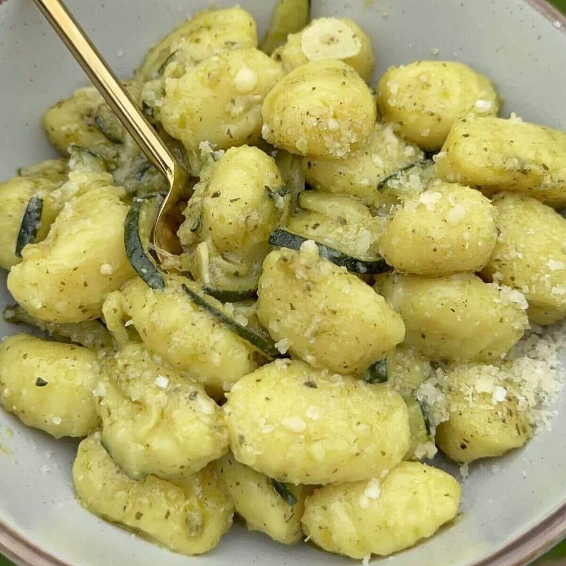 20-Minute Pesto Gnocchi with Zucchini