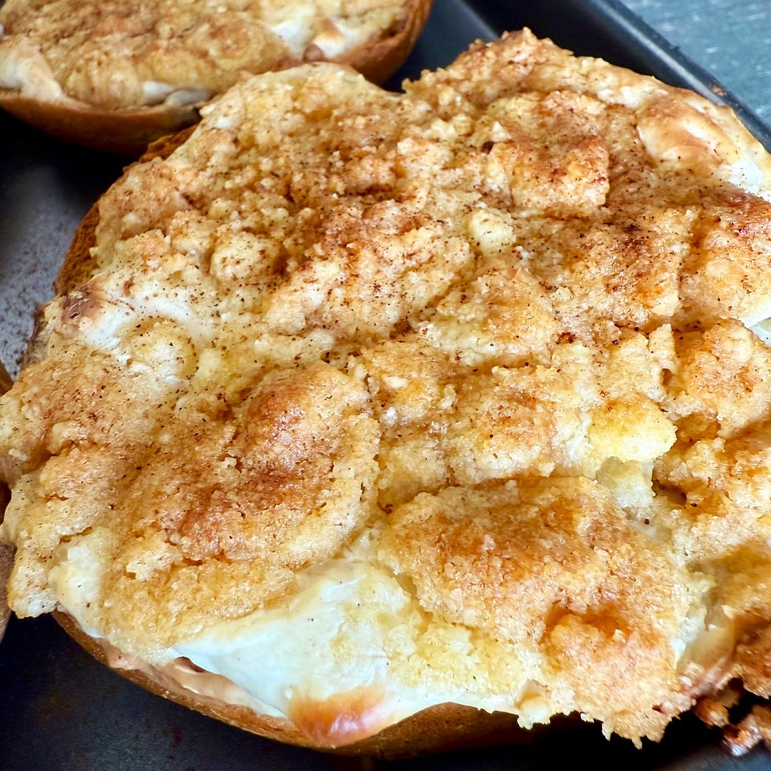 Cinnamon Crunch Cheesecake Bagels