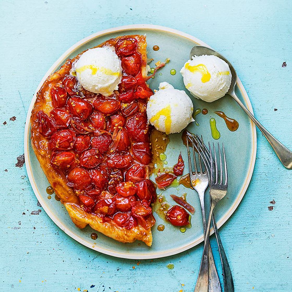 Tatin de tomates cerises, glace à la ricotta et à l’huile d’olive