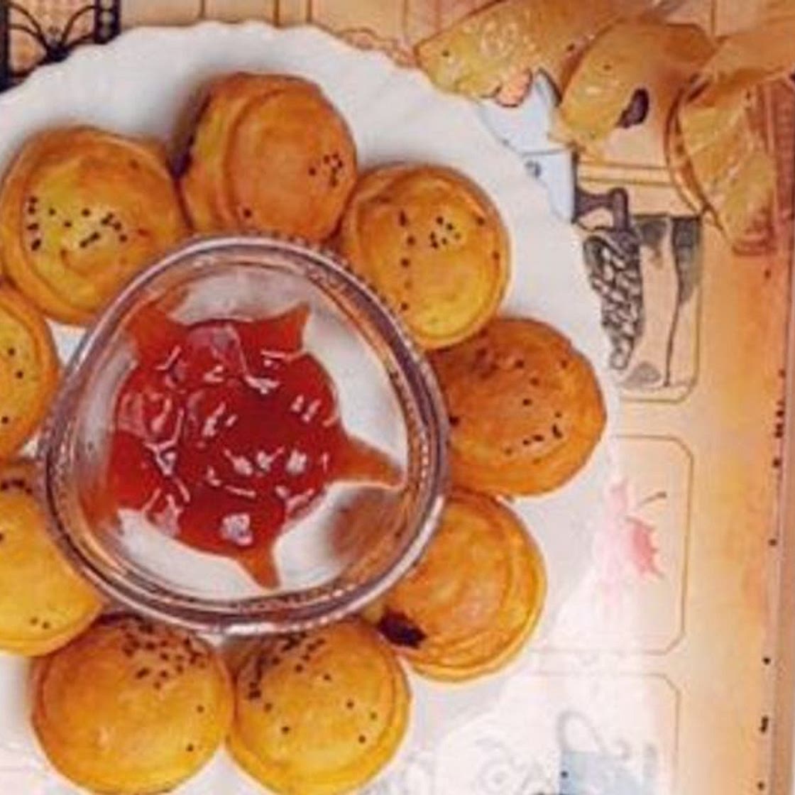 भरवां मूंग दाल अप्पे (Bharwan Moong dal appe recipe in Hindi)