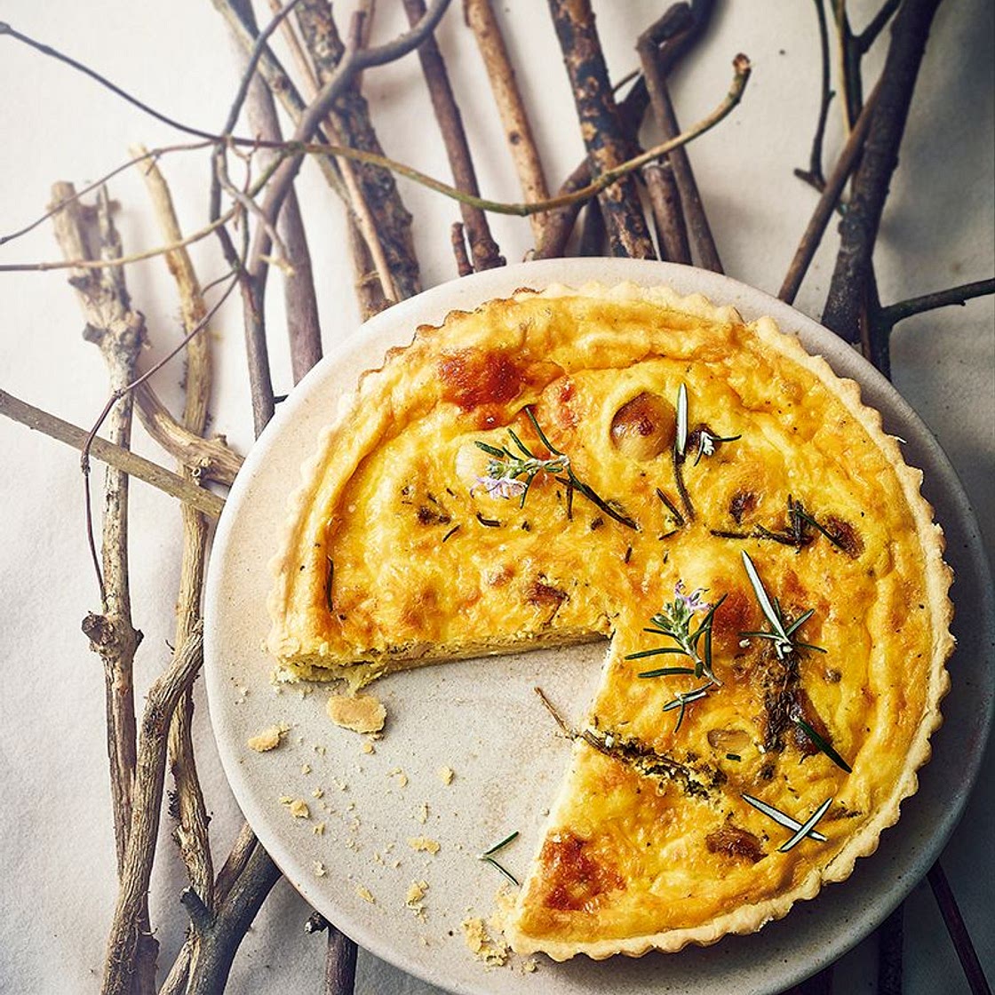 Quiche à l’ail confit et fromage de chèvre frais