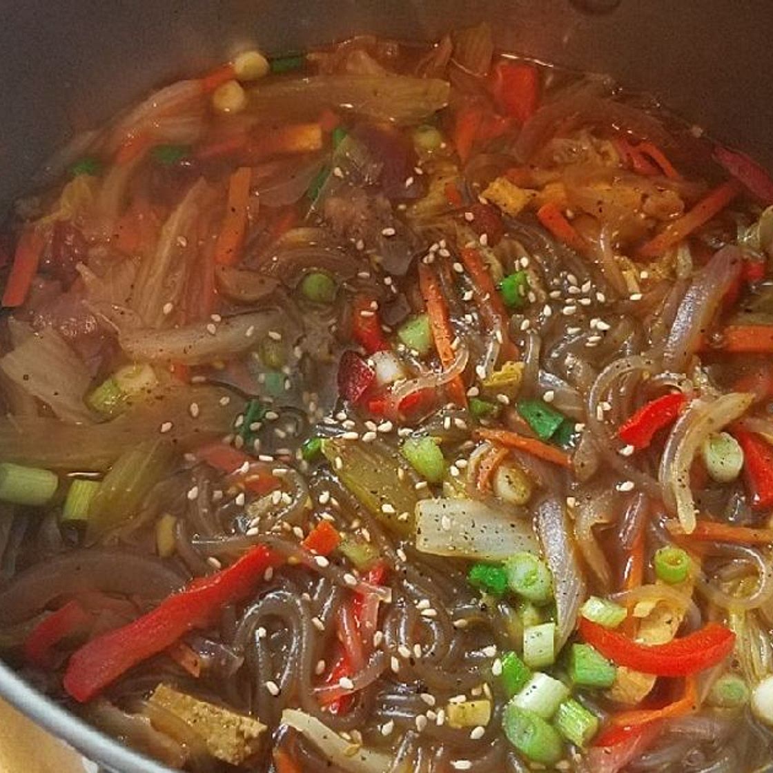 Veggie rich Sour & Spicy beef glass noodle soup 蔬菜版牛肉酸辣汤