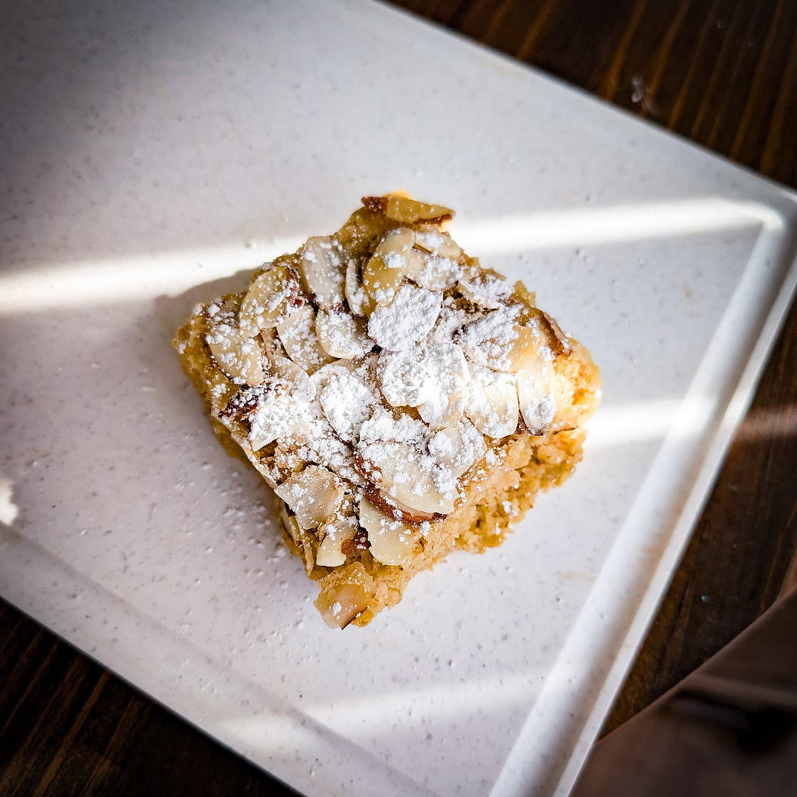 Almond croissant baked oats