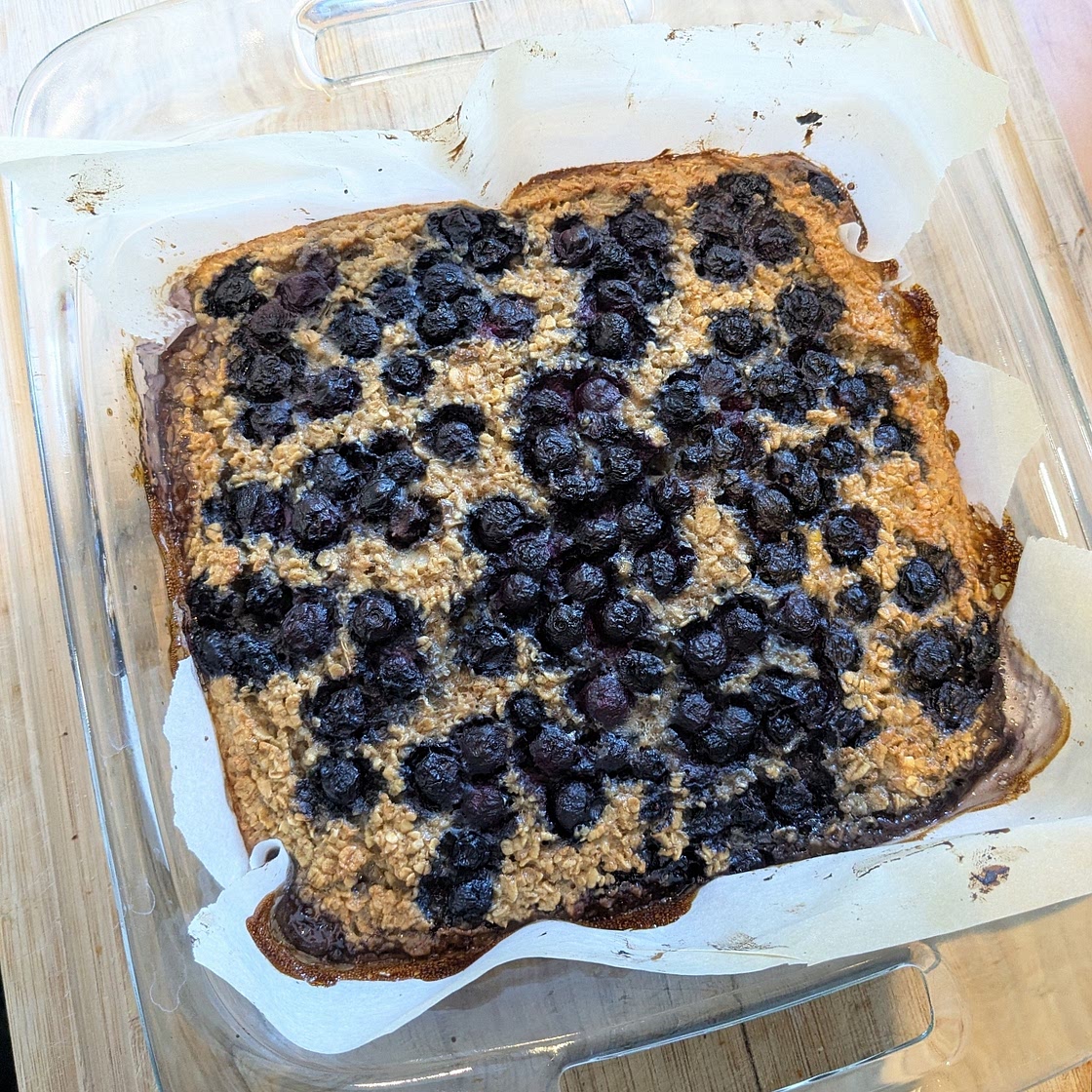 Baked Oatmeal with Blueberries and Bananas