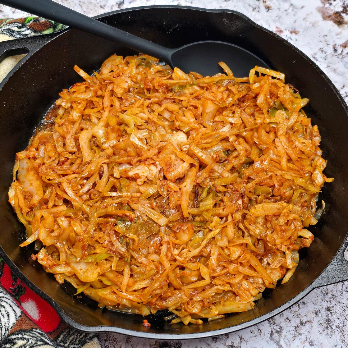 Caramelized Cabbage with Spicy Tomato Sauce