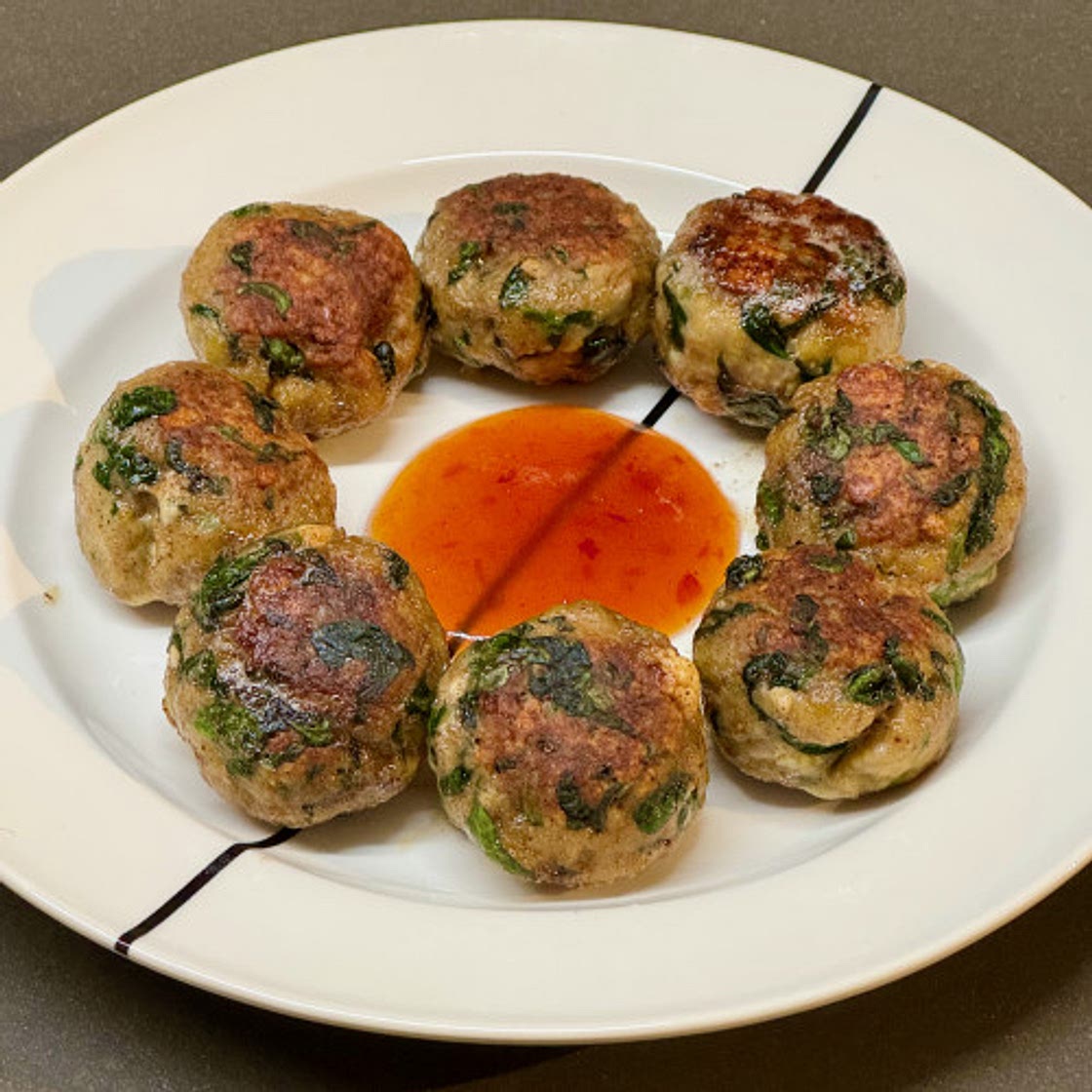 Minced poultry balls with spinach and feta