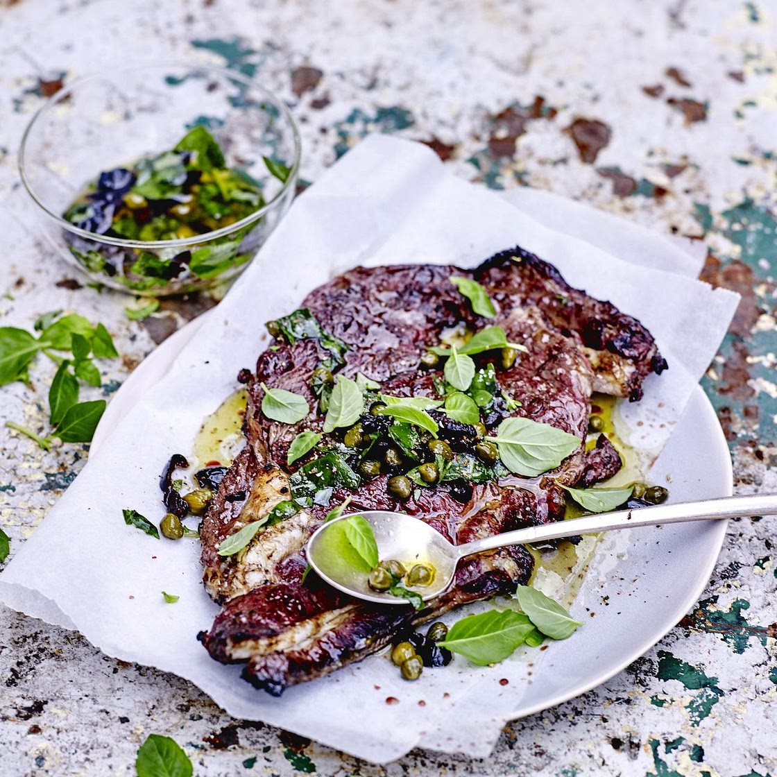 Agneau grillé, sel fou aux herbes fraîches, épices et zestes de citron