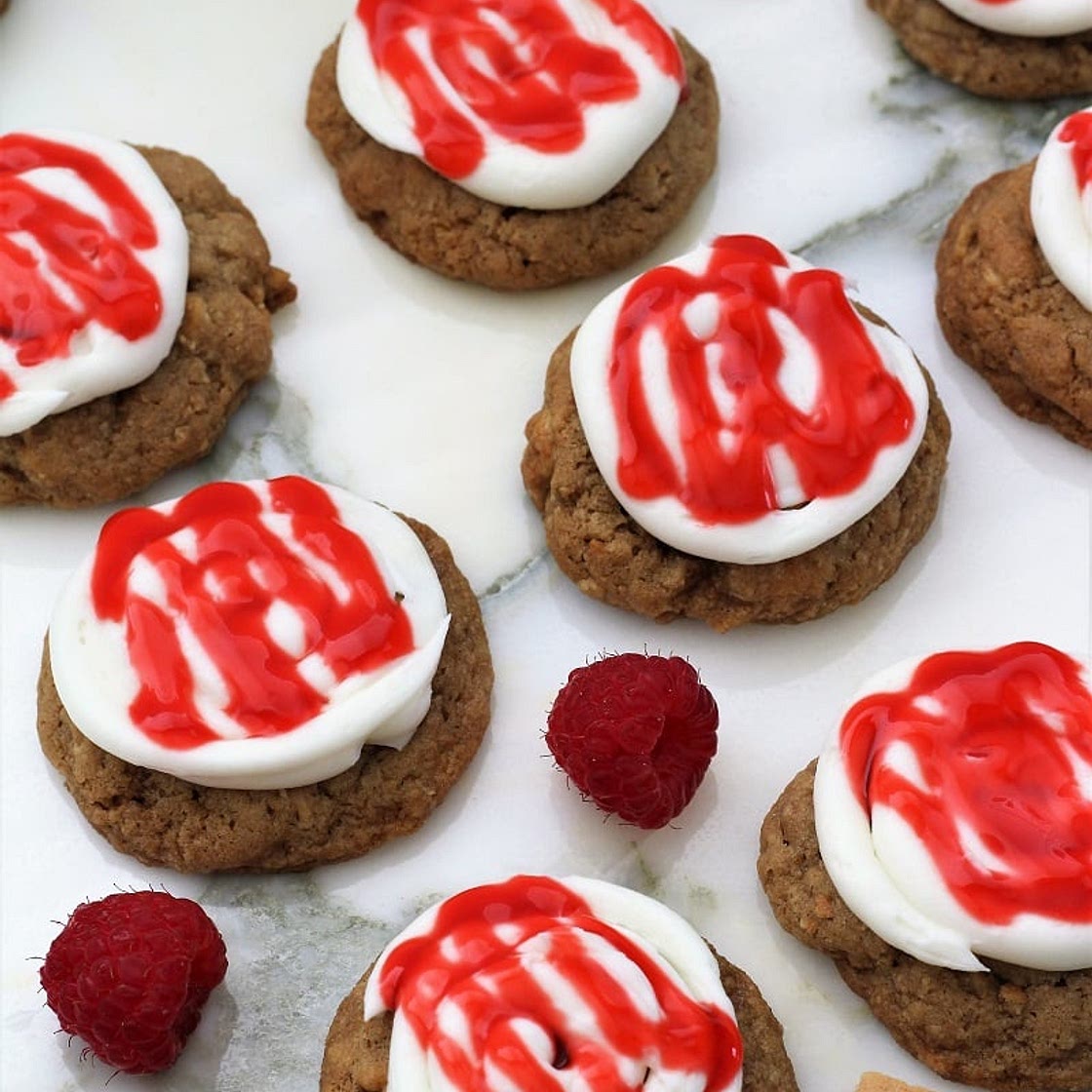 Crumbl 🙀 Raspberry Cheesecake Cookies