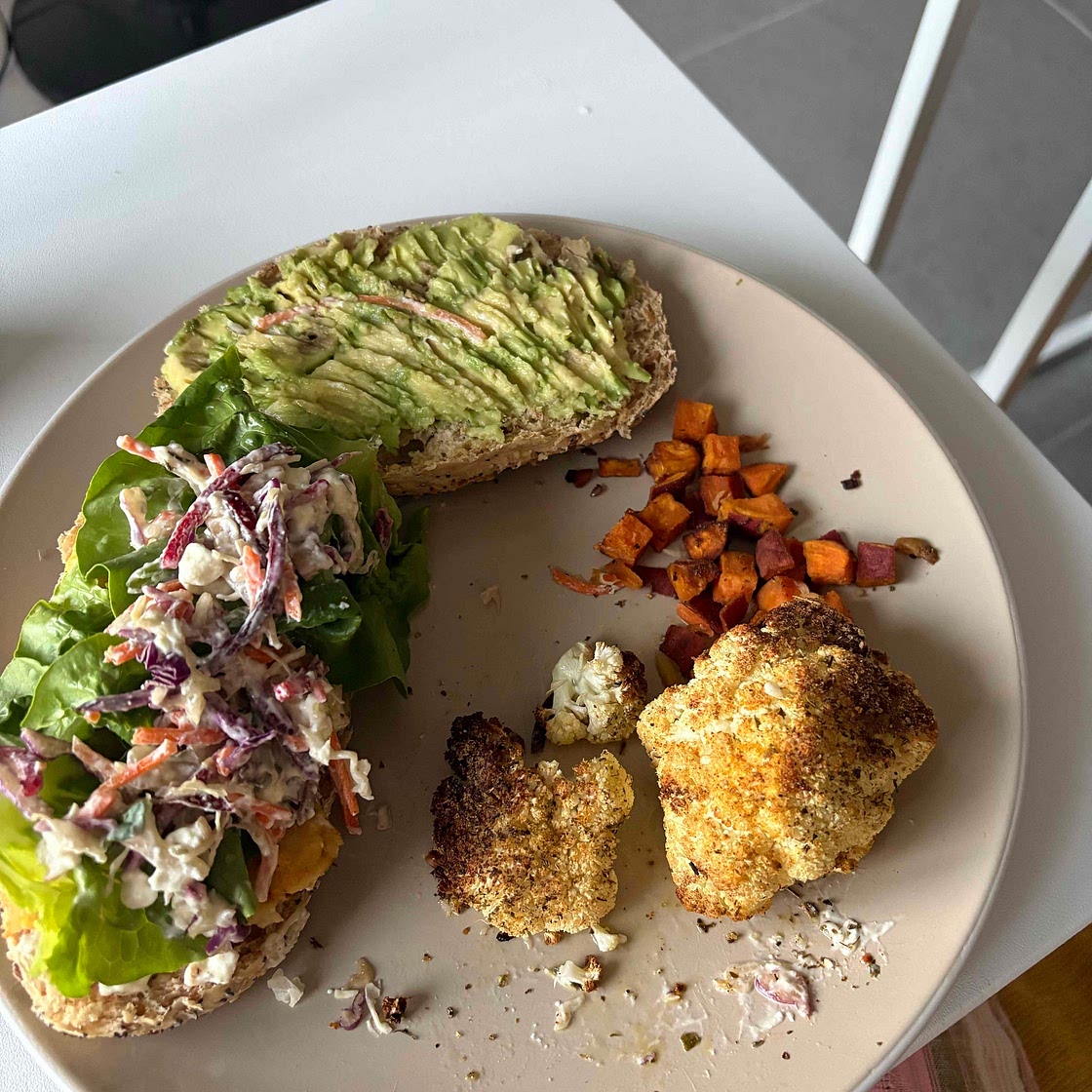 Chicken sandwich with cauliflower and sweet potato 