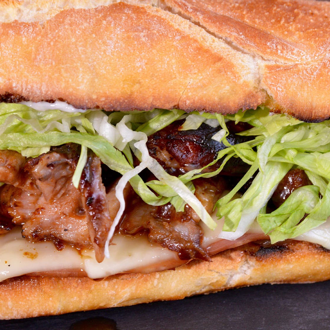 Bocata de costillas de cerdo lacadas