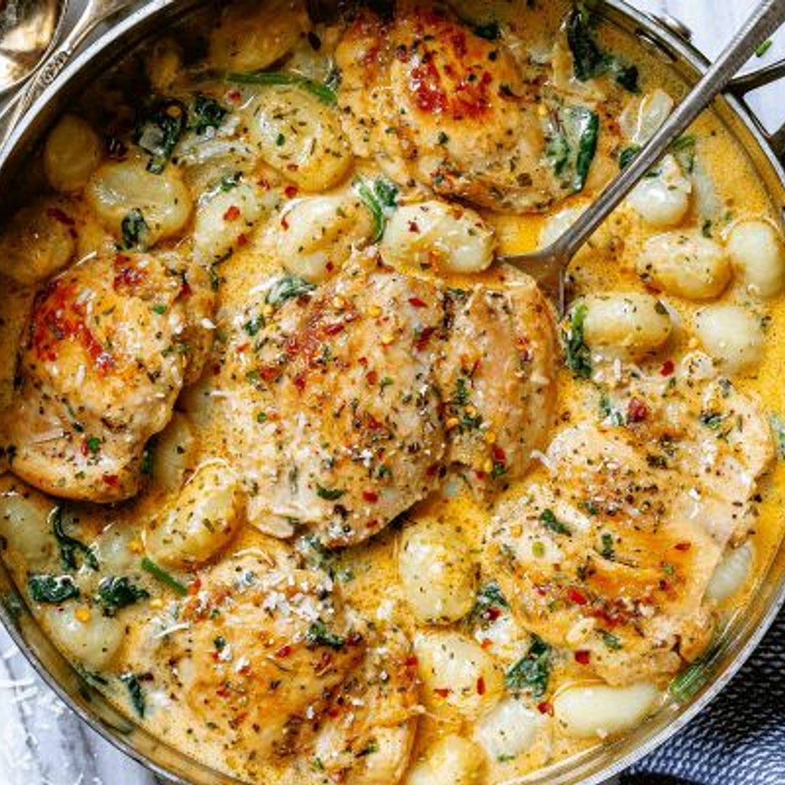 Garlic Butter Chicken and Potatoes Skillet