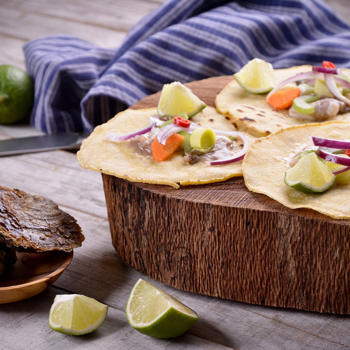 Tacos de ostras y verduras crujientes