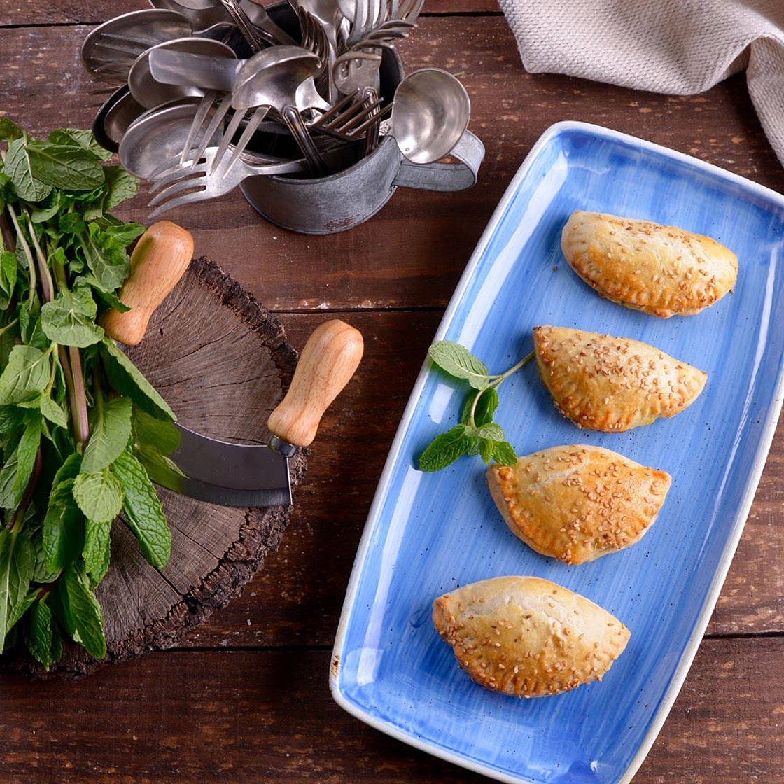 Empanadillas de queso feta (Tiropitakia kurú)