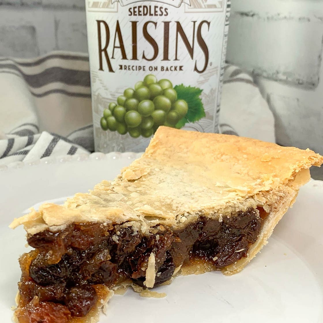 Mom's Easy Raisin Pie