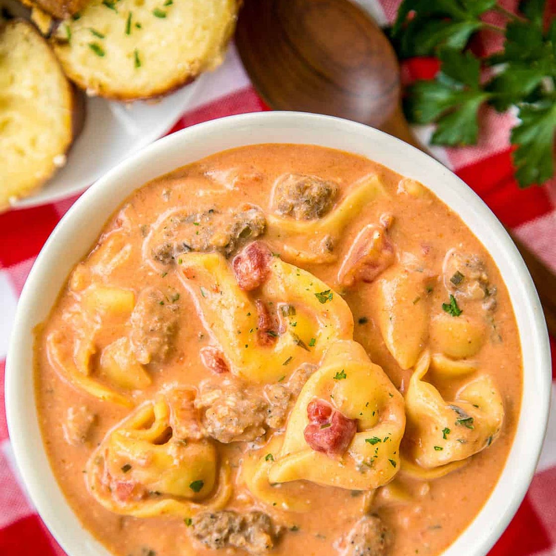 Slow Cooker Tomato Tortellini Soup