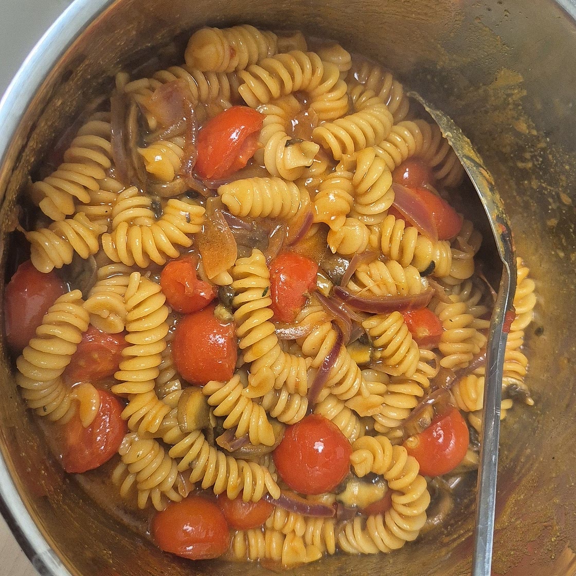 Roasted tomato pasta with mushrooms