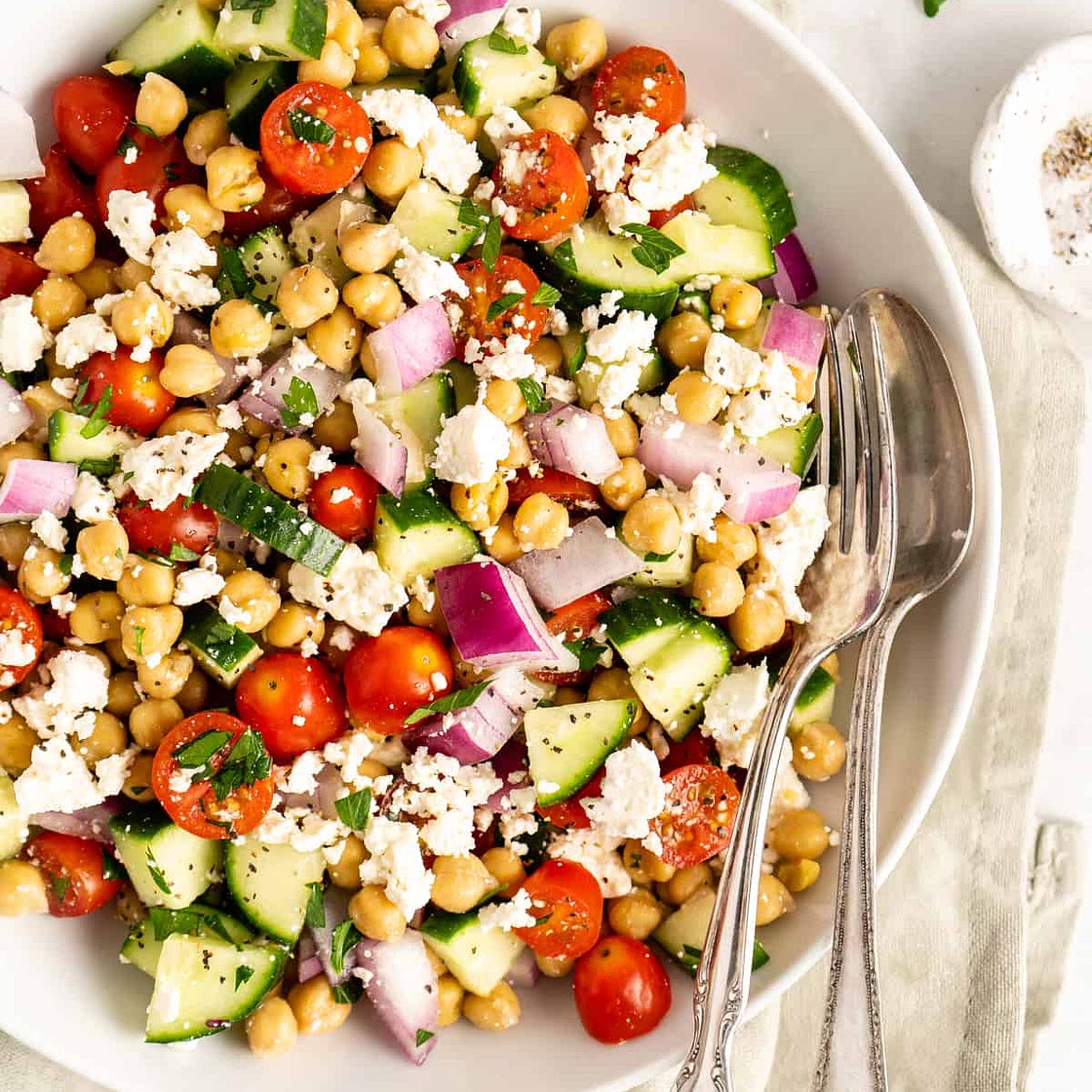15-Minute Mediterranean Chickpea Salad (Meal-Prep Friendly)