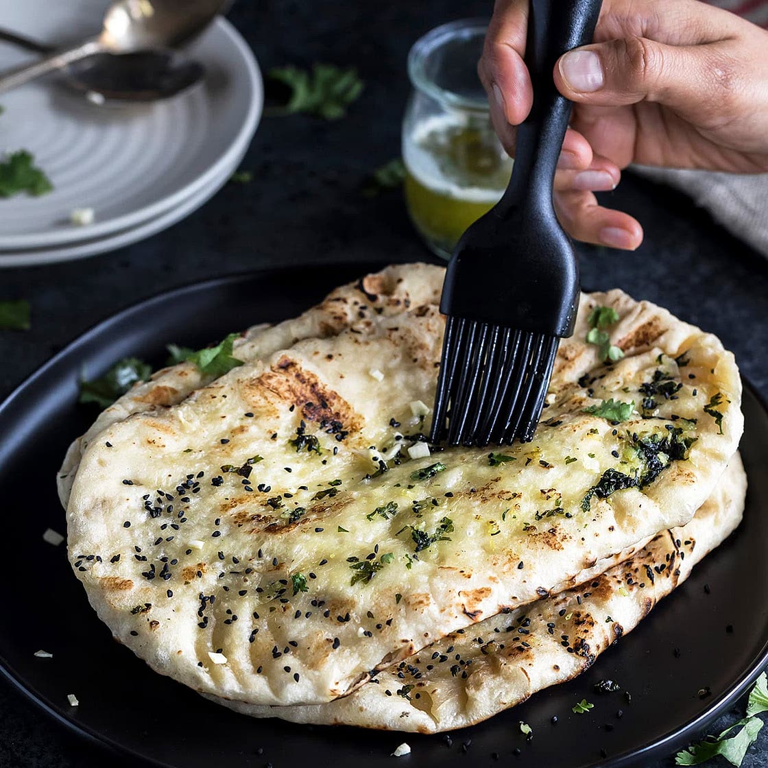 Restaurant Style Garlic Naan
